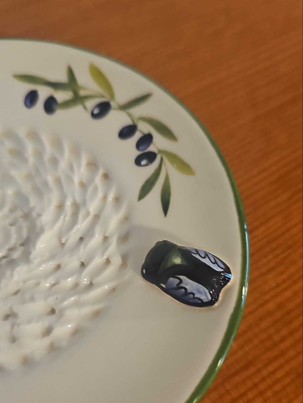 Vintage French Ceramic Garlic Grater Plate - Olive Branch Motif "Ail" - Picture 4 of 6